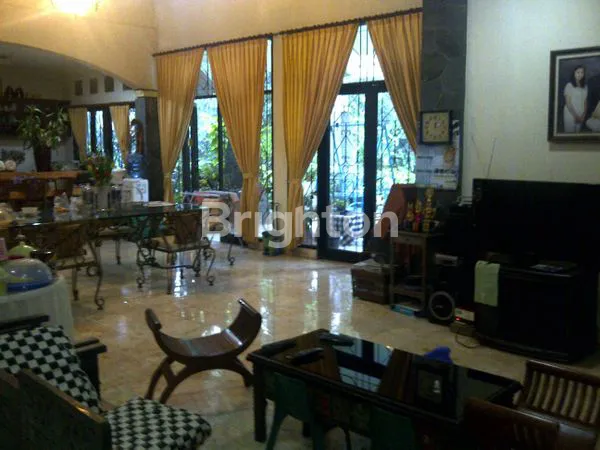 image RUMAH HOOK 2 LANTAI HALAMAN LUAS DEKAT STASIUN  DI SELAKOPI BOGOR (3)