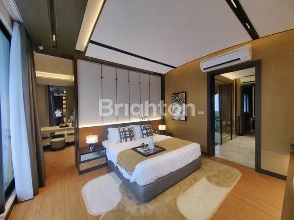 image RUMAH MEWAH 3 LANTAI DI HERON THE SPRINGS GADING SERPONG (5)