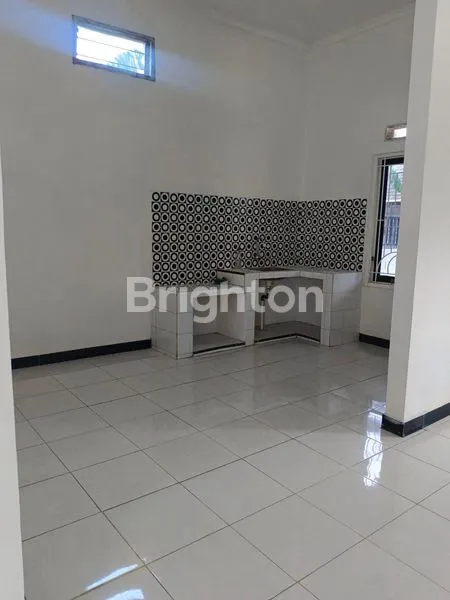 image RUMAH SIAP HUNI DI GANESHA WOLTERMONGONSIDI PEDURUNGAN SEMARANG TIMUR (6)