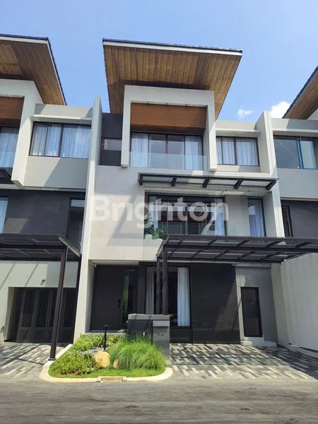 image RUMAH MEWAH 3 LANTAI DI HERON THE SPRINGS GADING SERPONG (1)