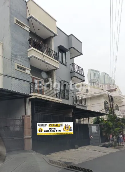image RUMAH 3,5 LANTAI , SIAP HUNI, STRATEGIS DI TANJUNG DUREN JAKARTA BARAT (1)