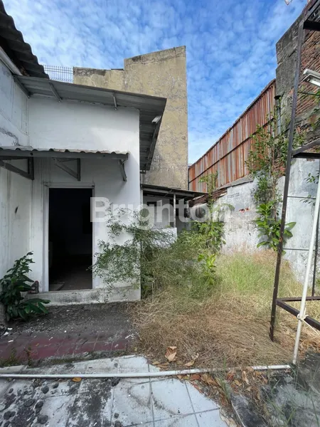 image DISEWAKAN RAYA JEMURSARI STRATEGIS COCOK BUAT USAHA KANTOR, CAFE, RESTO, MINI MARKET, DLL  (2)