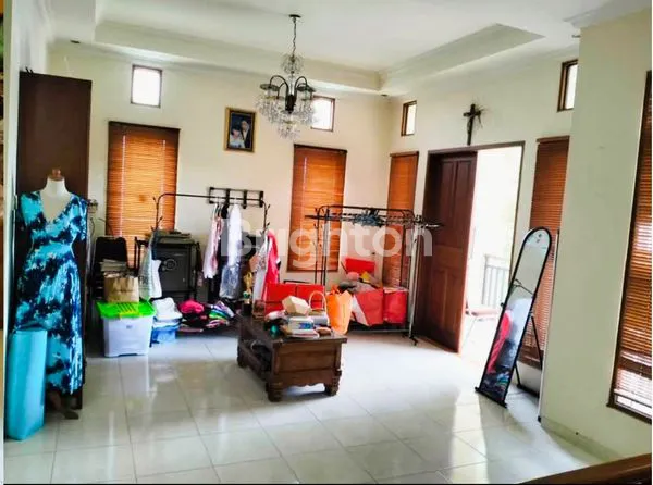 image RUMAH MEWAH 2 LANTAI DI JANTUNG KOTA RENON, SHM, 350M² (5)