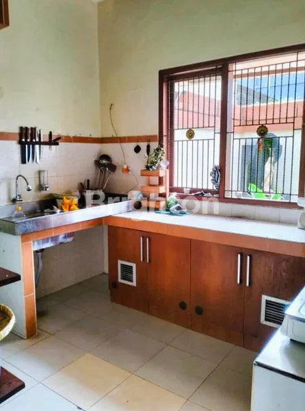 image RUMAH MEWAH 2 LANTAI DI JANTUNG KOTA RENON, SHM, 350M² (8)