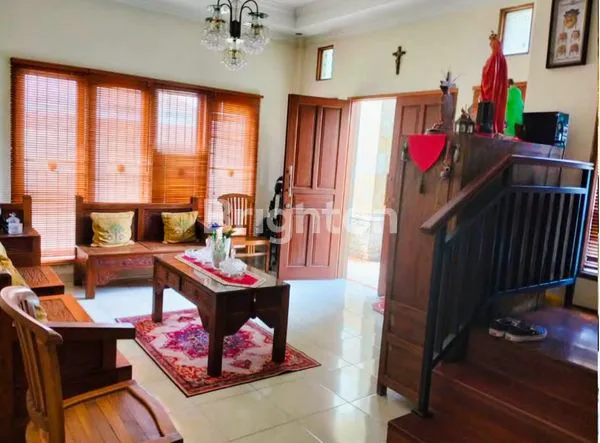 image RUMAH MEWAH 2 LANTAI DI JANTUNG KOTA RENON, SHM, 350M² (4)