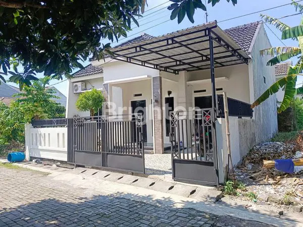 image RUMAH SIAP HUNI DI GANESHA WOLTERMONGONSIDI PEDURUNGAN SEMARANG TIMUR (1)