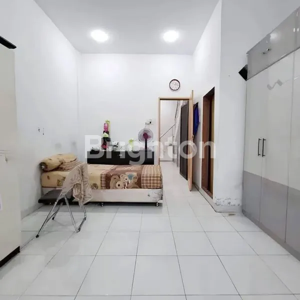 image RUMAH 2,5 LANTAI SEMI FURNISHED DI JL. JOHAR, DEKAT ADAM MALIK (6)