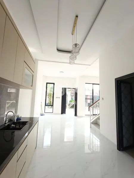 image RUMAH CANTIK 2 LANTAI BARU RENOVASI DI LIPPO KARAWACI - TANGERANG (1)