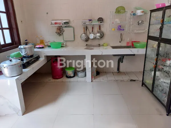 image RUMAH 3 LANTAI DARMO SATELIT UTARA (5)