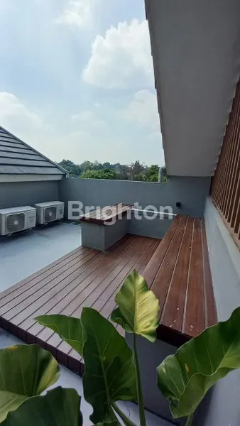 image RUMAH 3 LANTAI FULL FURNISHED DI PAMULANG, ROOFTOP LUAS (3)