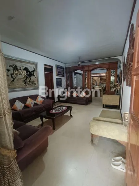 image RUMAH MEWAH 2 LANTAI STRATEGIS DEKAT STADION MANAHAN SOLO (3)