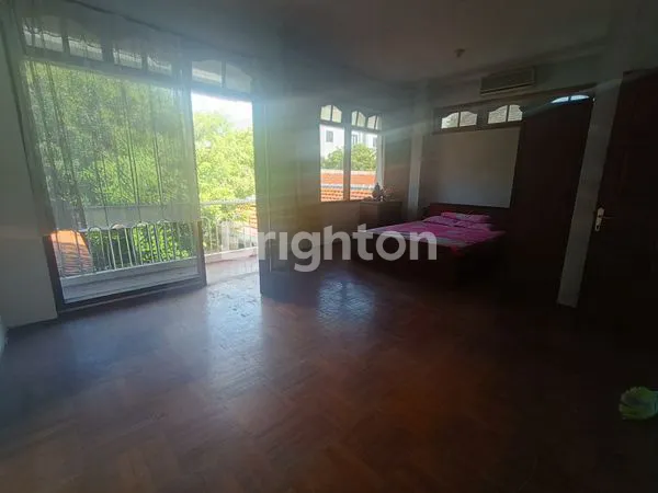 image RUMAH MEWAH 2 LANTAI STRATEGIS DEKAT STADION MANAHAN SOLO (7)