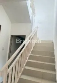 image RUMAH 2 LANTAI SEMI-FURNISHED DI MAYFAIR RESIDENCE MEDAN (3)