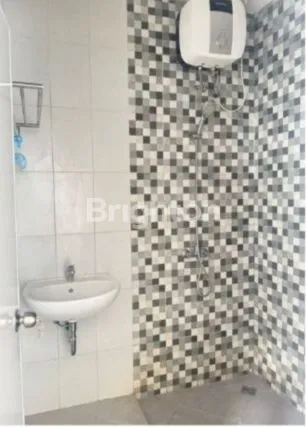 image RUMAH 2 LANTAI SEMI-FURNISHED DI MAYFAIR RESIDENCE MEDAN (8)