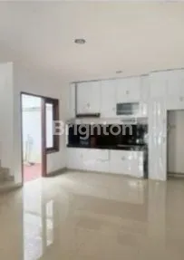 image RUMAH 2 LANTAI SEMI-FURNISHED DI MAYFAIR RESIDENCE MEDAN (7)