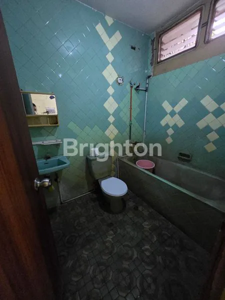 image DIJUAL RUMAH TUA LOKASI BAGUS BEBAS BANJIR SIAP DIBANGUN JAKARTA BARAT (6)