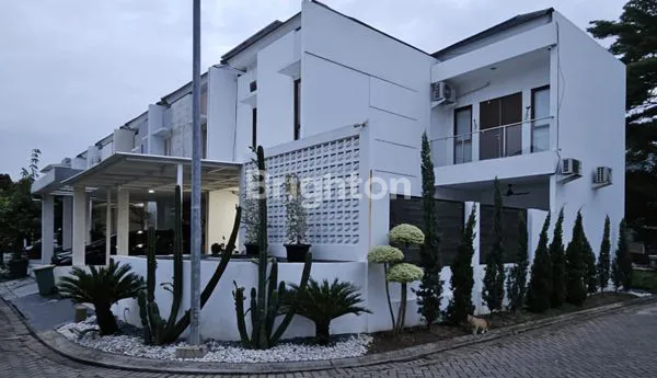 image DIJUAL RUMAH MEWAH TERAWAT ESTETIK PERUM METLAND MENTENG CLUSTER TERDEPAN   (1)