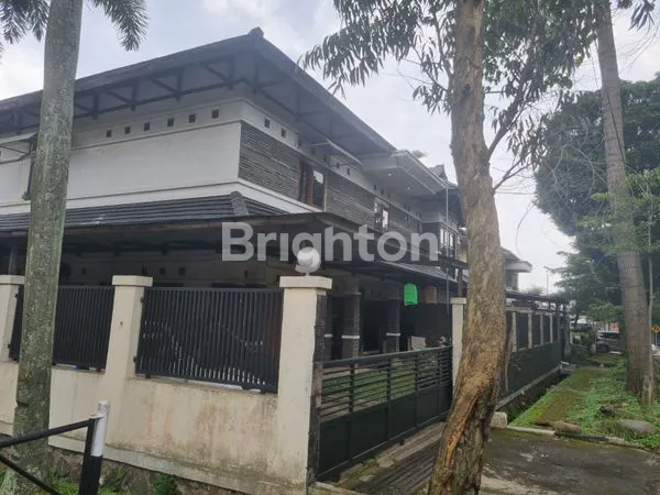 image RUMAH MEWAH DENGAN LUAS TANAH 398M2 LUAS BANGUNAN 298M2  NYAMAN DAN STRATEGIS (1)