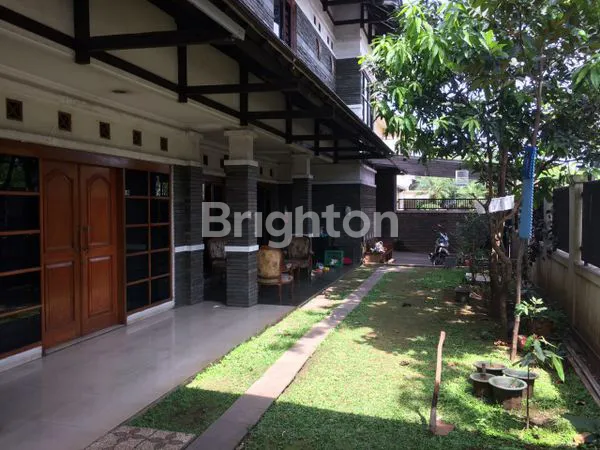 image RUMAH MEWAH DENGAN LUAS TANAH 398M2 LUAS BANGUNAN 298M2  NYAMAN DAN STRATEGIS (8)