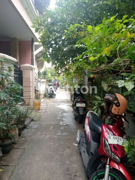 image RUMAH DI JUAL DI JL. BEKASI BARAT DALAM 1,JATINEGARA JAKARTA TIMUR. HARGA 1 M NEGO KERAS (1)