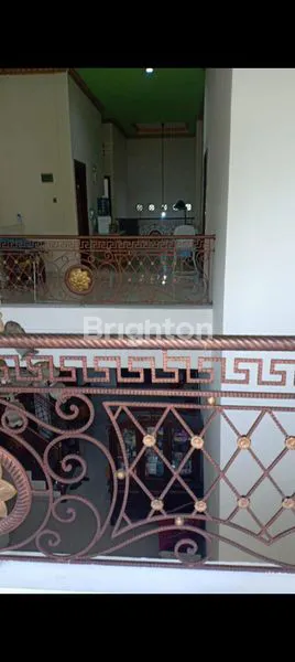 image HOUSE IN THE CORNER (2)