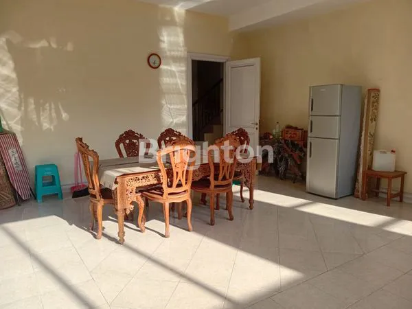 image DISEWAKAN RIVER SIDE FULL FURNISHED BAGUS DUA LANTAI (4)