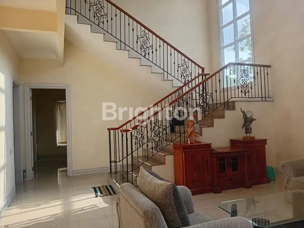 image DISEWAKAN RIVER SIDE FULL FURNISHED BAGUS DUA LANTAI (5)