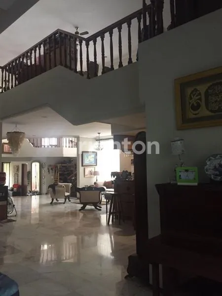 image RUMAH MEWAH 2 LANTAI DI MARGOREJO INDAH, 6KT, FULLY FURNISHED (2)