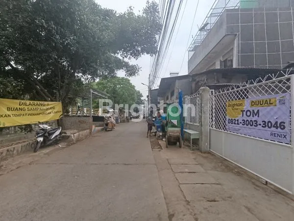 image RUMAH DENGAN TANAH LUAS BERLOKASI STRATEGIS DI JEMBATAN BESI JAKARTA BARAT (4)