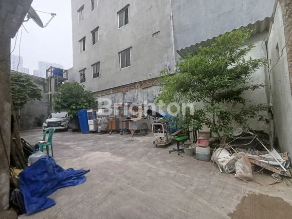 image RUMAH DENGAN TANAH LUAS BERLOKASI STRATEGIS DI JEMBATAN BESI JAKARTA BARAT (6)