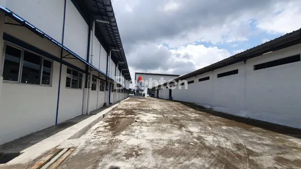 image BANGUNAN EKS PABRIK KONDISI BAGUS SIAP PAKAI, LOKASI STRATEGIS DI CAMPUR REJO BOJA (2)