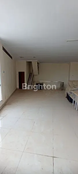 image BANGUNAN GANDENG 3 LANTAI ,FULL FUNGSI.PINGGIR JLN RAYA. SINDANG BARANG.BOGOR (3)