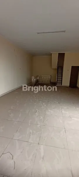 image BANGUNAN GANDENG 3 LANTAI ,FULL FUNGSI.PINGGIR JLN RAYA. SINDANG BARANG.BOGOR (2)