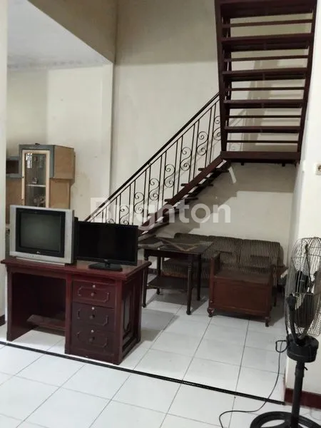 image RUMAH LUAS DI TENGAH KOTA DI JAGALAN JEBRES (4)