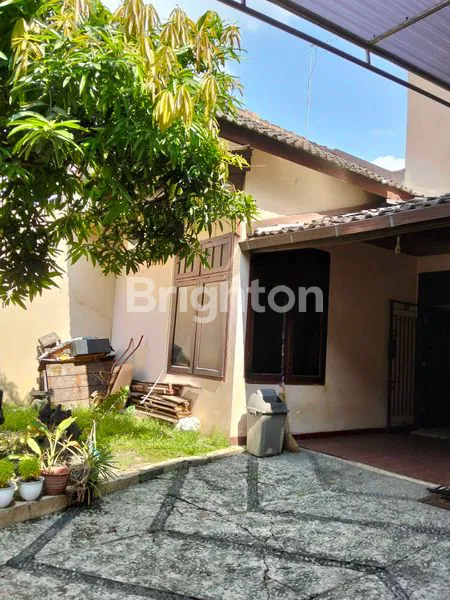 image RUMAH LUAS DI TENGAH KOTA DI JAGALAN JEBRES (2)