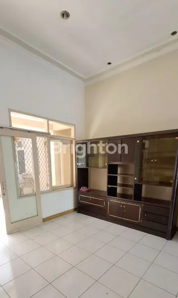 image HUNIAN STRATEGIS KLAMPIS SEMALANG 4BR SEMI-FURNISHED ROW 2 MOBIL (4)