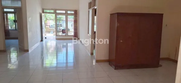 image HUNIAN STRATEGIS KLAMPIS SEMALANG 4BR SEMI-FURNISHED ROW 2 MOBIL (3)