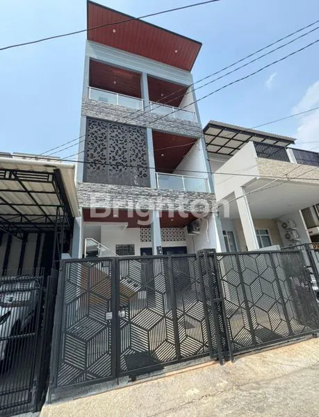 image RUMAH MEWAH 3 LANTAI SEMI-FURNISHED DI PUSPA GADING (1)