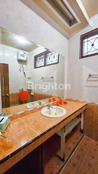 image RUMAH MEWAH HARGA BAGUS - SEMI FURNISHED - SIAP HUNI - LEBAR 30 METER - BISA UNTUK USAHA KOST2AN ELITE DEKAT USU - JL DR MANSYUR - MEDAN SELAYANG (8)