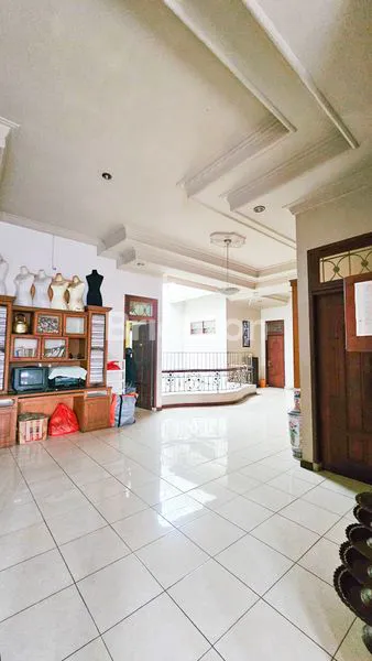 image RUMAH MEWAH HARGA BAGUS - SEMI FURNISHED - SIAP HUNI - LEBAR 30 METER - BISA UNTUK USAHA KOST2AN ELITE DEKAT USU - JL DR MANSYUR - MEDAN SELAYANG (5)