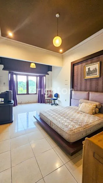 image RUMAH MEWAH HARGA BAGUS - SEMI FURNISHED - SIAP HUNI - LEBAR 30 METER - BISA UNTUK USAHA KOST2AN ELITE DEKAT USU - JL DR MANSYUR - MEDAN SELAYANG (7)