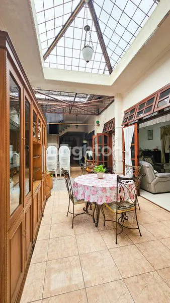 image RUMAH MEWAH HARGA BAGUS - SEMI FURNISHED - SIAP HUNI - LEBAR 30 METER - BISA UNTUK USAHA KOST2AN ELITE DEKAT USU - JL DR MANSYUR - MEDAN SELAYANG (4)