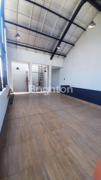 image DISEWAKAN BANGUNAN 3 LANTAI COCOK UNTUK TEMPAT MAKAN / CAFE. 5 MENIT KE HOTEL PADMA, 10 MENIT KE SIMPANGLIMA SEMARANG, 1 MENIT KE LIND\'S CAFE, 5 MENIT KE GELAEL CANDI. TERLETAK DI LOKASI PREMIUM PAPANDAYAN SEMARANG (8)