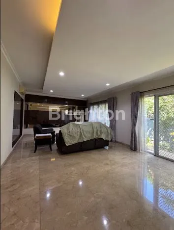 image RUMAH 2 LANTAI LUAS 455M2 LEBAR 15  DI JALAN BOULEVARD DI PERUMAHAN DE PARK, FULL RENOVASI DENGAN KAMAR UTAMA SUPER BESAR, DENGAN BOTANICAL PARK DEKAT DENGAN JNY, AEON MALL & PINTU TOLL BSD CITY (3)