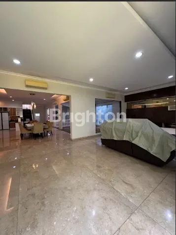 image RUMAH 2 LANTAI LUAS 455M2 LEBAR 15  DI JALAN BOULEVARD DI PERUMAHAN DE PARK, FULL RENOVASI DENGAN KAMAR UTAMA SUPER BESAR, DENGAN BOTANICAL PARK DEKAT DENGAN JNY, AEON MALL & PINTU TOLL BSD CITY (8)