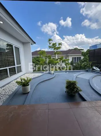 image RUMAH 2 LANTAI LUAS 455M2 LEBAR 15  DI JALAN BOULEVARD DI PERUMAHAN DE PARK, FULL RENOVASI DENGAN KAMAR UTAMA SUPER BESAR, DENGAN BOTANICAL PARK DEKAT DENGAN JNY, AEON MALL & PINTU TOLL BSD CITY (5)