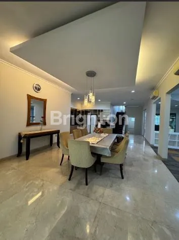 image RUMAH 2 LANTAI LUAS 455M2 LEBAR 15  DI JALAN BOULEVARD DI PERUMAHAN DE PARK, FULL RENOVASI DENGAN KAMAR UTAMA SUPER BESAR, DENGAN BOTANICAL PARK DEKAT DENGAN JNY, AEON MALL & PINTU TOLL BSD CITY (1)