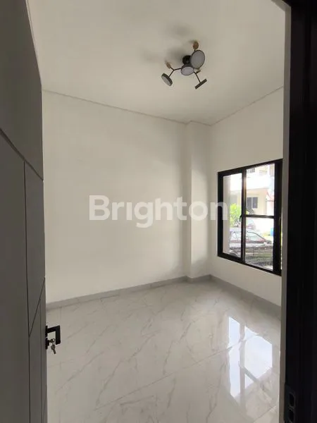 image RUMAH CANTIK, 2 LANTAI DI LIPPO KARAWACI - TANGERANG (3)