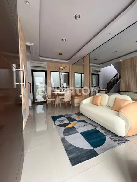 image HUNIAN NYAMAN DI GREEN LIKE VIEW (3)