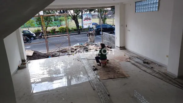image RUKO BARU 2 LANTAI DI JALAN UTAMA SESETAN, IDEAL UNTUK BERBAGAI USAHA (5)